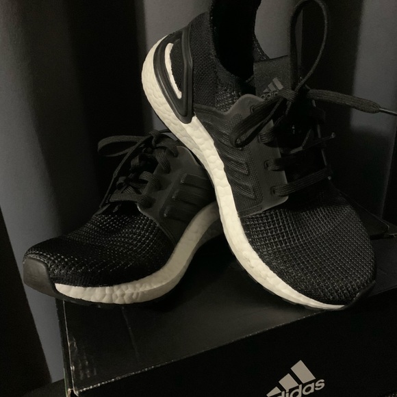 UltraBoost 19J size US 4 - Picture 4 of 4
